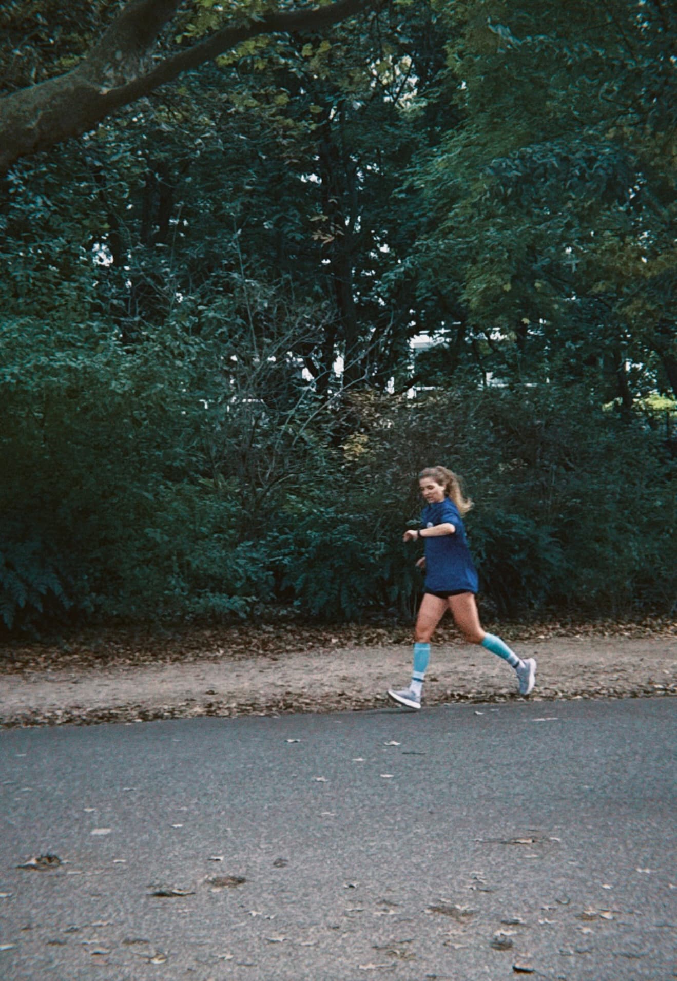 A run club out for a morning run