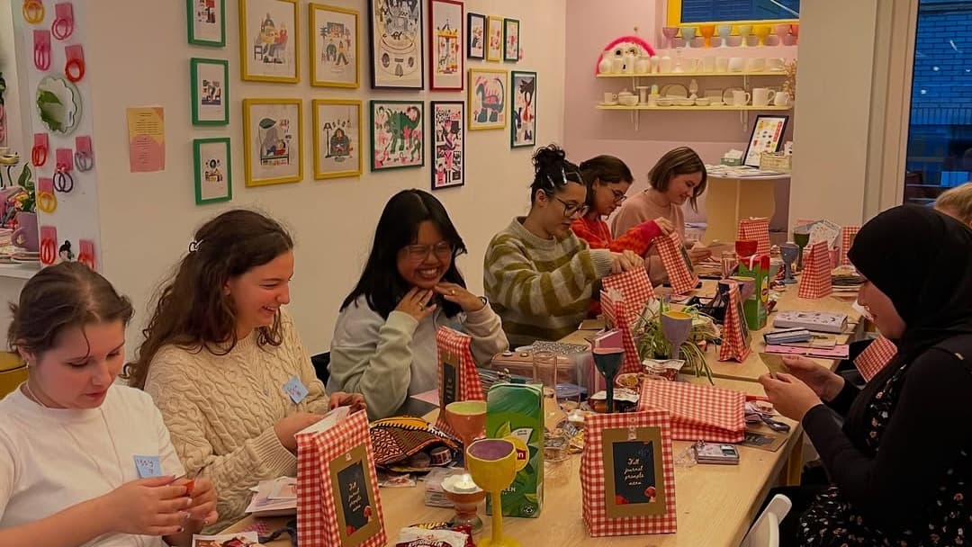 Charina Craft Club - Art & Crafts Club club in Amsterdam