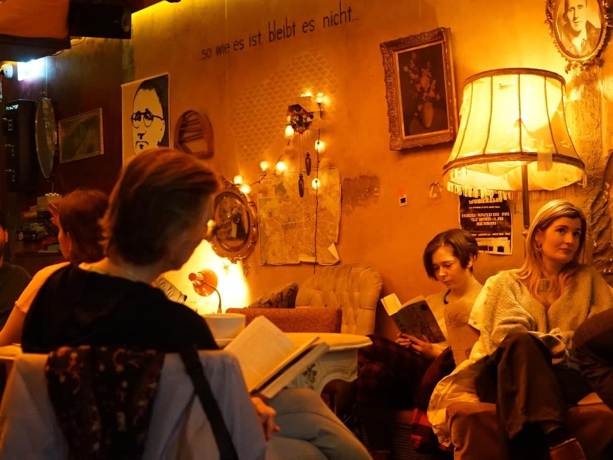 Offline Hangout 📵 | Café Brecht