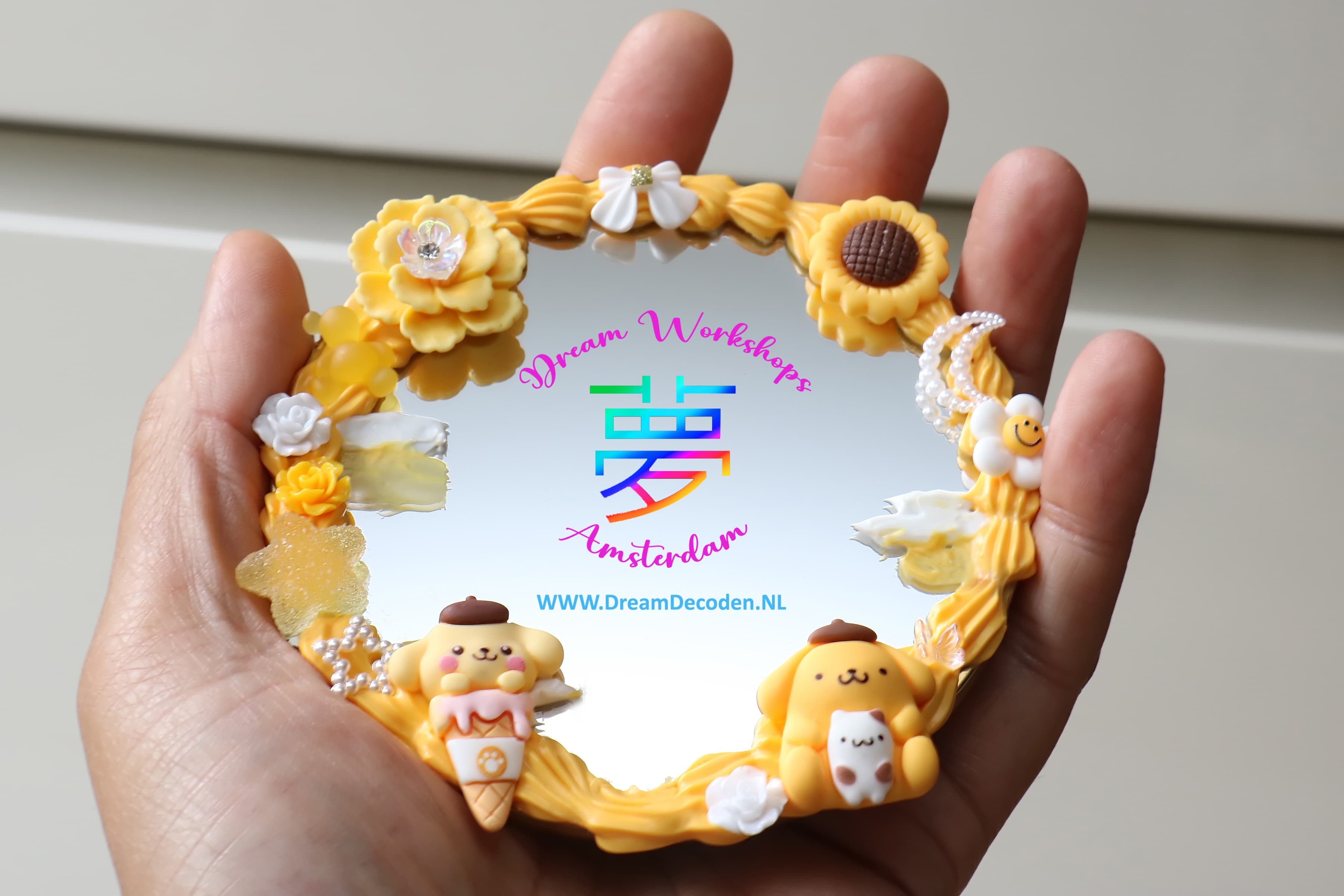 Decoden art and crafts workshop. Make cute mirrors and photoframes